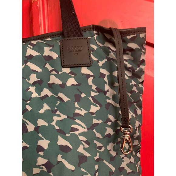 Fossil Lakewood Fuchsia Oversized Shoulder or Tote Bag Pink Green Reversible EUC - Picture 3 of 5